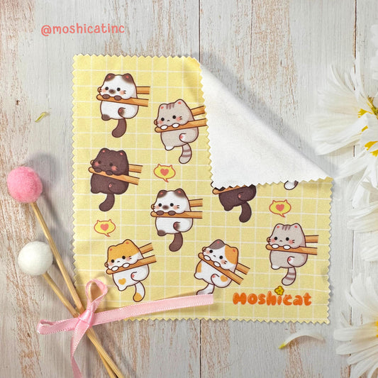 Marshmallow kitties (Lens cleaning cloth)