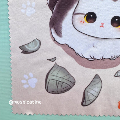 Kitty broke vase (Lens cleaning cloth)