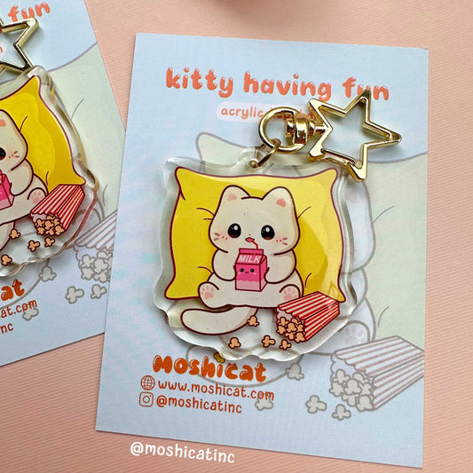Kitty having fun (Keychain)