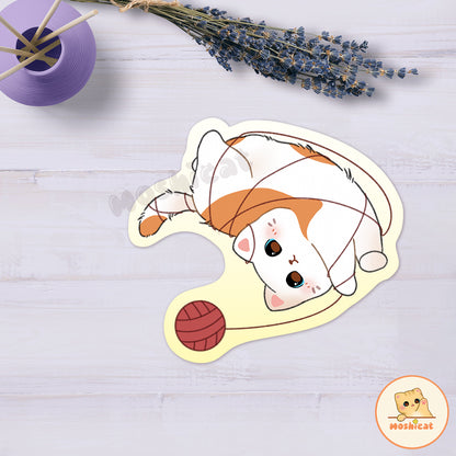 Kitty stuck in yarn (Vinyl sticker)