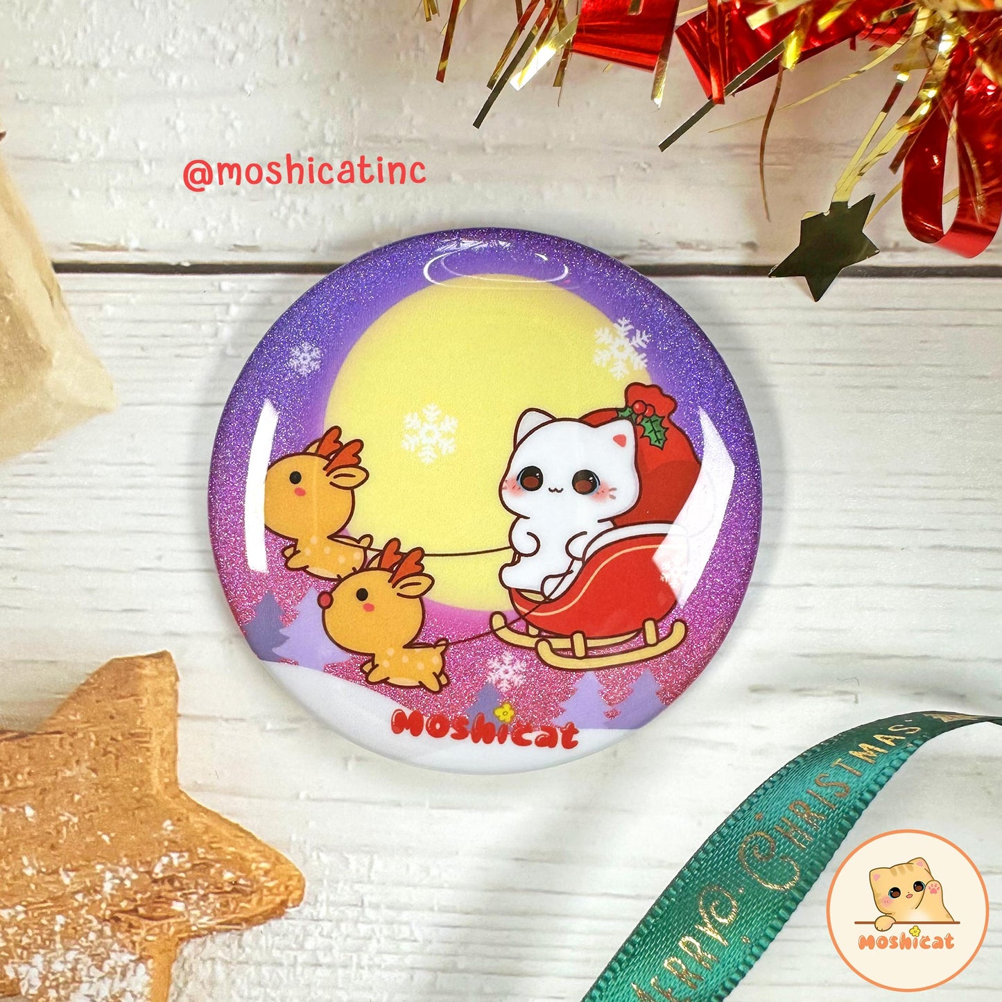 Kitty bringing Christmas gifts badge / button pin